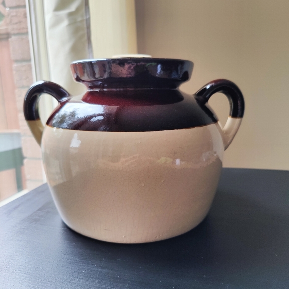 Antique / Vintage R.R.P. Roseville Ohio Stoneware 2 handle covered Bean 🫘 Pot - Picture 10 of 14